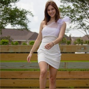 White dress, strapless, bow, mini, form fitting